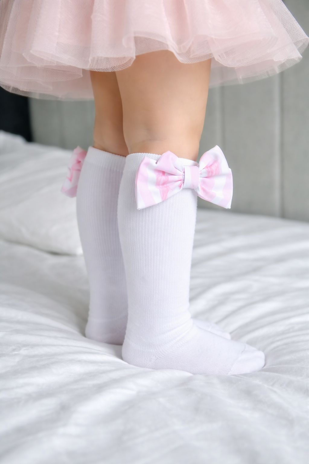 Ballerina pattern bow socks